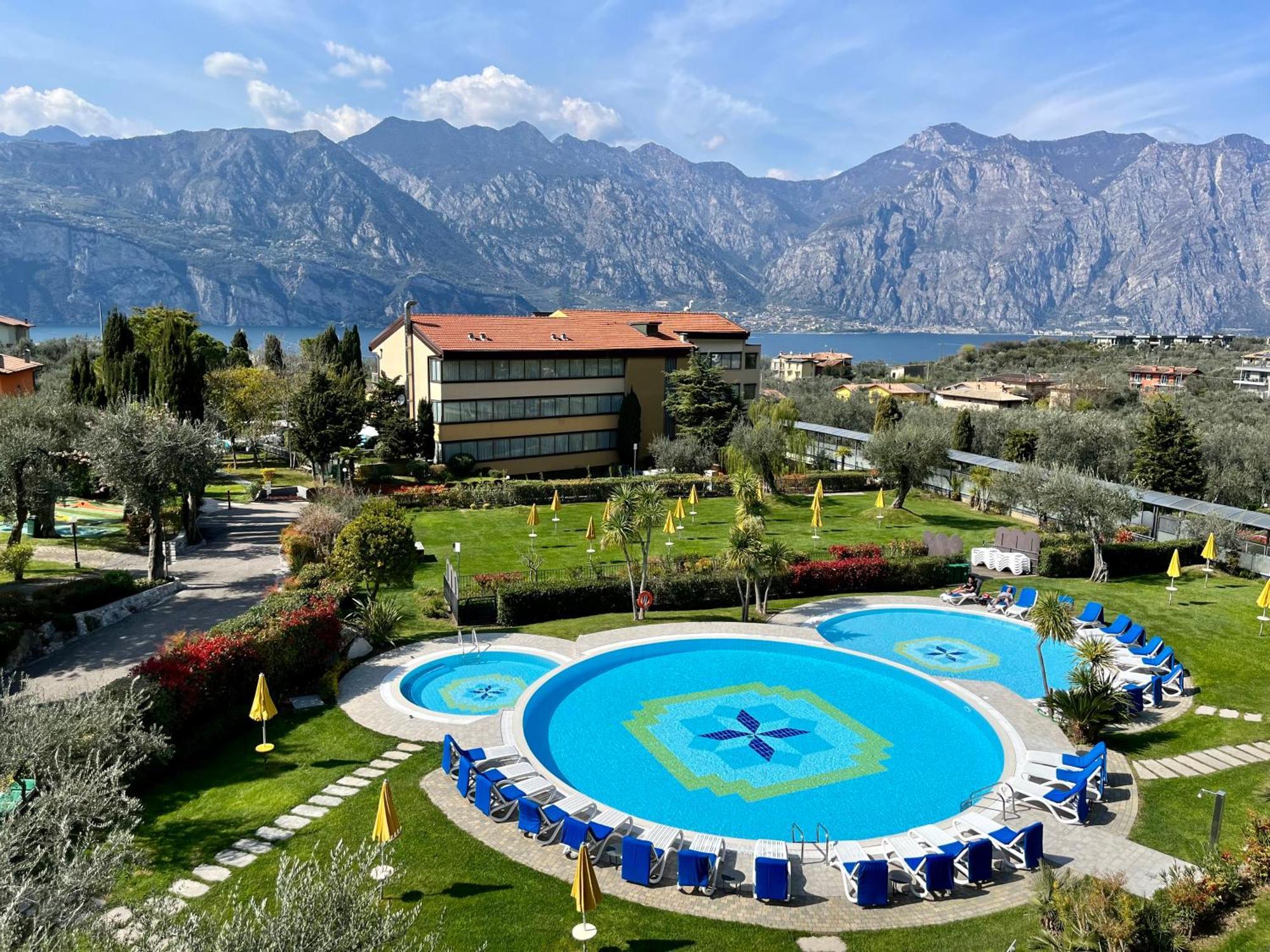 Majestic Palace Мальчезине Экстерьер фото